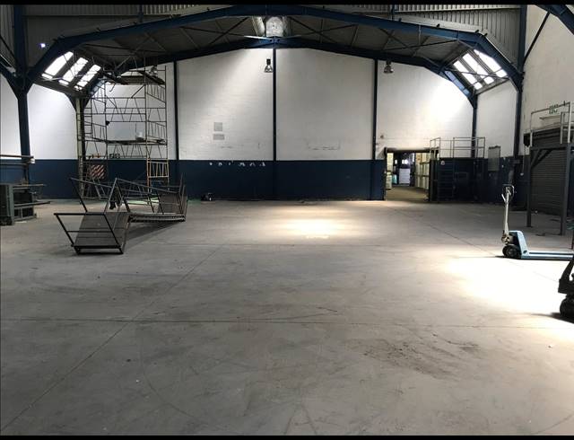 1,300M² FACTORY RENTED IN BEACONVALE